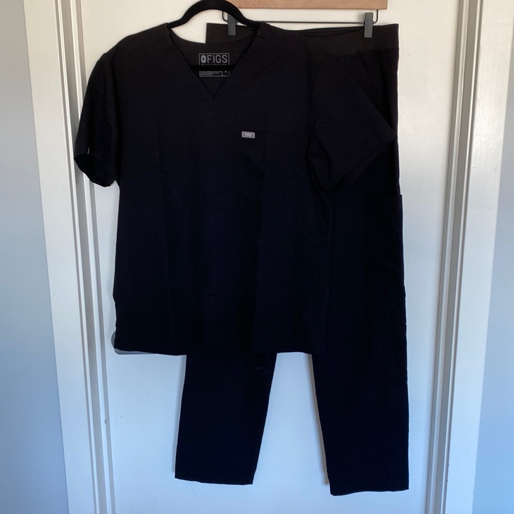 FIGS Black Scrub Top and Pants- Men’s Medium